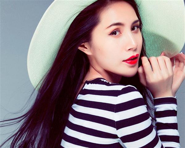 Thủy Tiên bất ngờ làm giám khảo Bước nhảy hoàn vũ